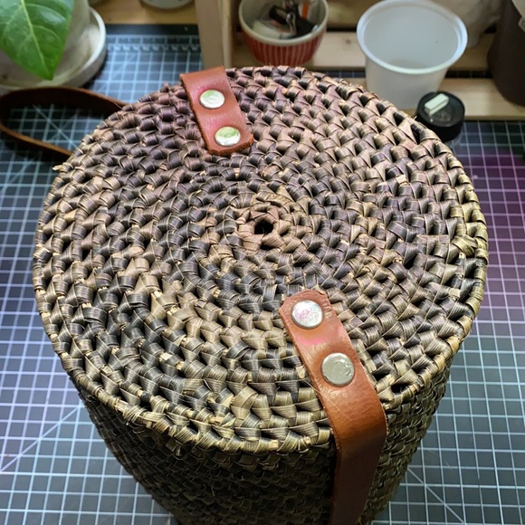 Hand woven basket tote with leather strap - Picture 3 of 5